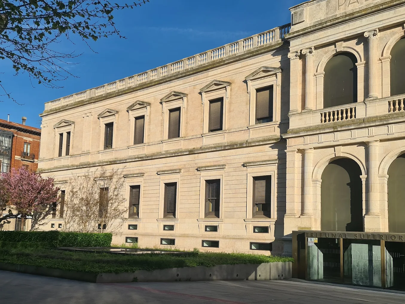 Condenada por proferir amenazas e insultos racistas a un niño de 10 años en un comedor escolar de Aranda